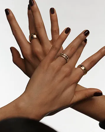 Кольца Coco Crush Coco Crush ring quilted motif small version in 18K beige gold. Coco Crush ring quilted motif mini version in 18K beige gold and diamonds. Coco Crush ring quilted motif large version in 18K beige gold.