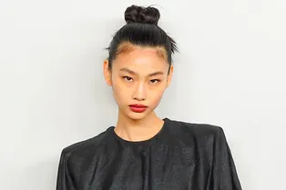 Инстаграм-аккаунт* Calvin Klein продолжают захватывать звёзды — теперь его ведет звезда «Игры в кальмара» Чон Хо Ен