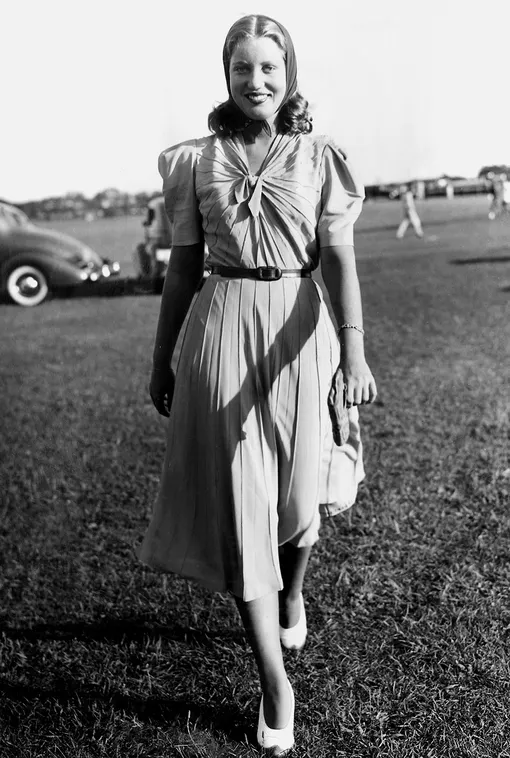 20-летняя Эдит Бувье в Ист-Хэмптоне, 1937