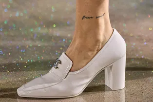 Лоферы на каблуке — обязательная покупка для дождливой весны