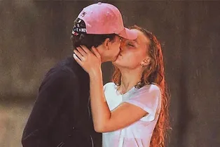 Это официально: Лили-Роуз Депп и Тимоти Шаламе встречаются