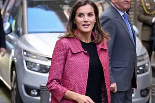 Как выглядеть элегантно в кожаных облегающих брюках: берем пример с королевы Летиции