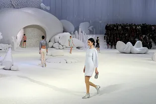 5 самых невероятных сет-дизайнов на показах Chanel 5 самых невероятных сет-дизайнов на показах Chanel