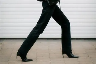 8 пар практичных черных джинсов на холодный сезон 8 пар практичных черных джинсов на холодный сезон