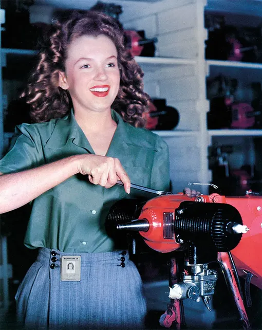 Нна фабрике Van Nuys CA, 1944 год