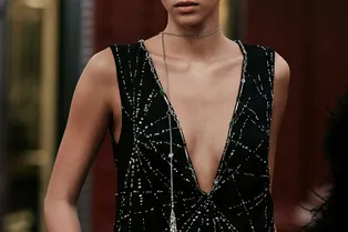 Вам нужно всего одно платье, чтобы выглядеть роскошно