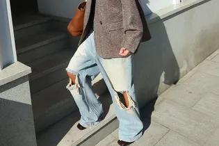 С чем носить рваные джинсы в 2026-м, чтобы не выглядеть старомодно