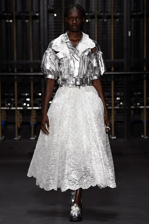 SIMONE ROCHA весна-лето 2024 SIMONE ROCHA весна-лето 2024