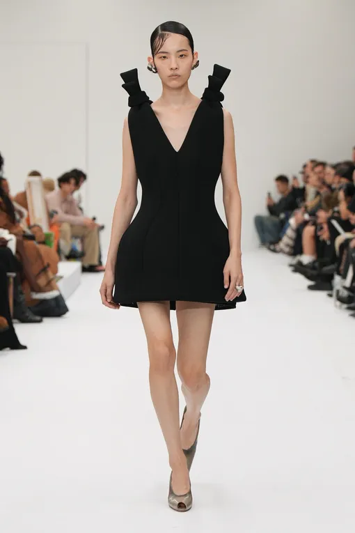 Acne Studios весна-лето 2025 Acne Studios весна-лето 2025