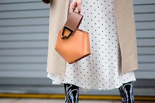 7 вместительных сумок необычной формы, как у звезд нью-йоркского стритстайла