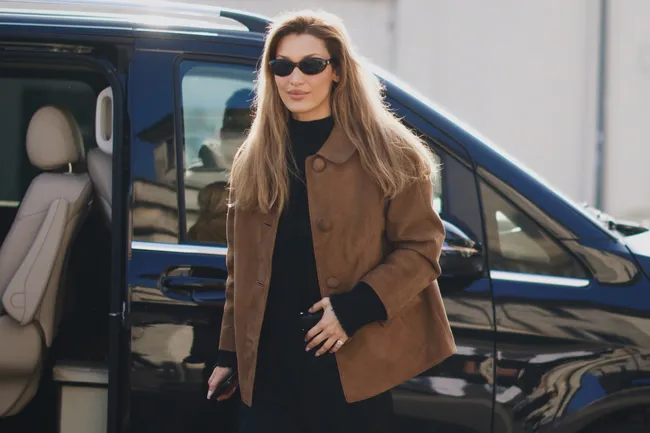 Замшевая куртка — главная покупка на весну-2026. 5 лучших вариантов