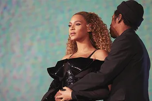 Фанаты Бейонсе уверены, что звезда беременна четвертым ребенком Фанаты Бейонсе уверены, что звезда беременна четвертым ребенком