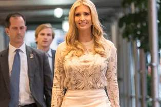 Как одеться на официальное мероприятие, оставаясь женственной