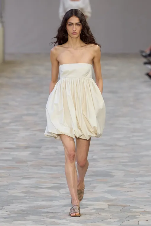 Alberta Ferretti весна-лето 2025