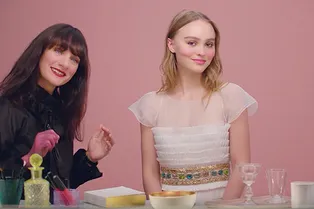 Как сделать современный макияж в розовых тонах: показывает Лили-Роуз Депп