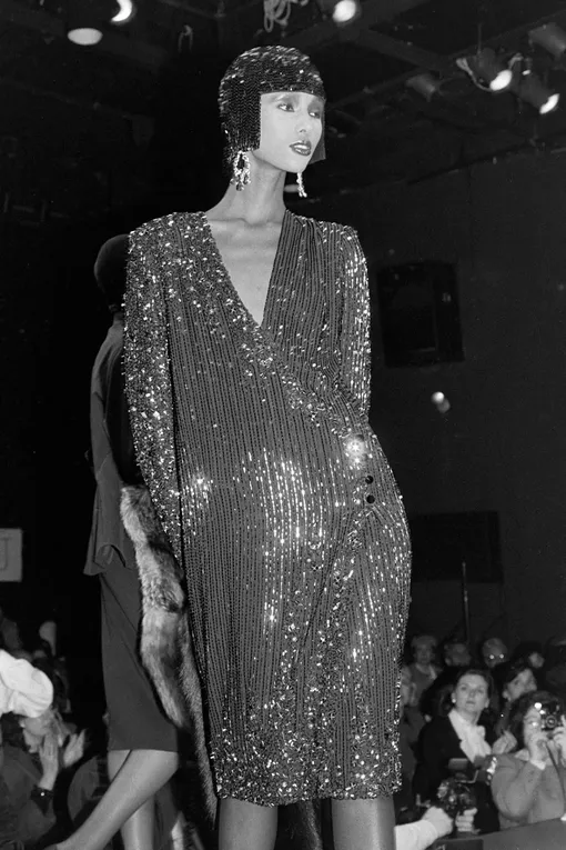 Иман на показе Bob Mackie осень-зима 1983/84 Иман на показе Bob Mackie осень-зима 1983/84