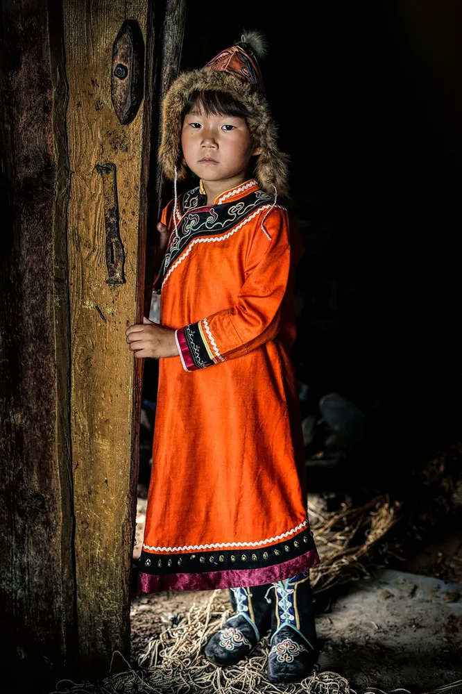 Портрет маленькой девочки народа Ульчи, деревня Богородское, Сибирь.