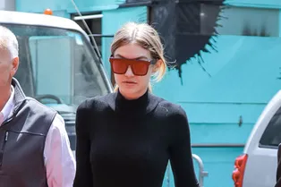 Как подчеркнуть фигуру и сделать ноги бесконечными: показывает Джиджи Хадид