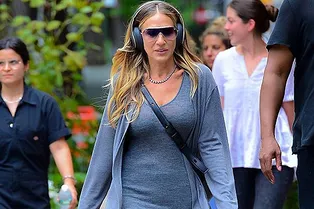 Шерстяные легинсы и блестящие туфли: Сара Джессика Паркер в Нью-Йорке