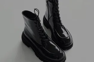 7 пар практичных ботинок на шнуровке, которые никогда не выйдут из моды 7 пар практичных ботинок на шнуровке, которые никогда не выйдут из моды