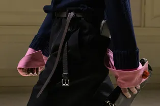 Длинные рукава как модный акцент — идея с мужского показа Prada