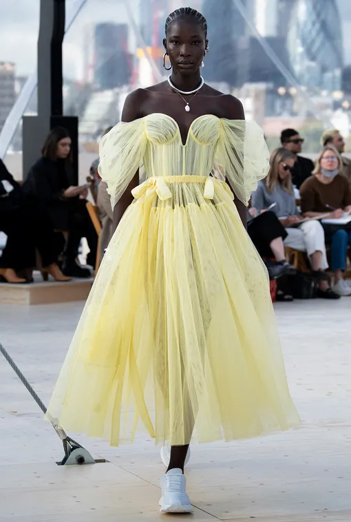 Alexander McQueen весна-лето 2022