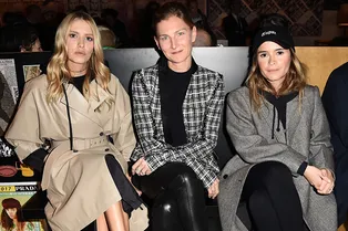 Первый ряд: Мирослава Дума, Елена Перминова и другие гости шоу Prada