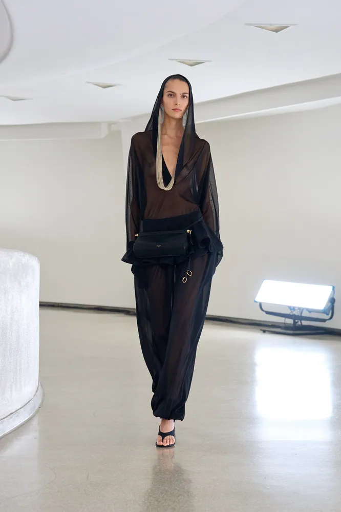 Alaïa весна-лето 2025