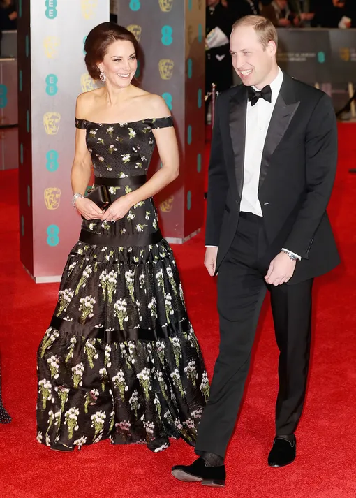 В этом же платье Кейт Миддлтон блистала на BAFTA-2017