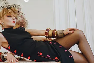 Привет, 60-е: платья для красных дорожек и вечеринок в лукбуке Antonio Berardi