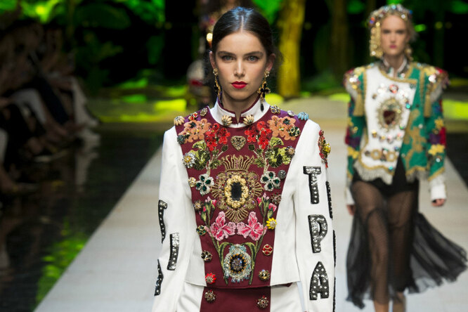 Показ Dolce & Gabbana закончился танцами Показ Dolce & Gabbana закончился танцами