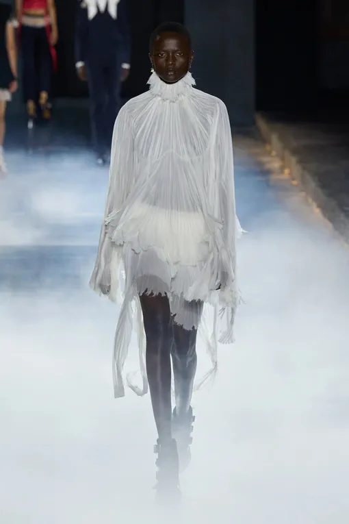 Alexander McQueen весна-лето 2025