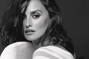 Пенелопа Крус в образе аристократки-путешественницы в съемке круизной коллекции Chanel