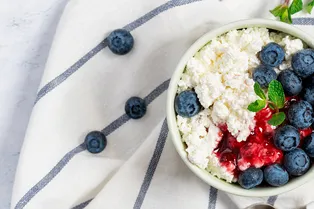 С чем съесть творог на завтрак: 4 варианта