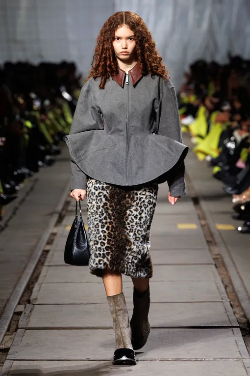 Alexander McQueen осень-зима 2024/25 Alexander McQueen осень-зима 2024/25