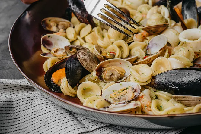 Grande орекьетте с морепродуктами в винном соусе