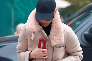 Белла Хадид нашла идеальный комплект, чтобы пережить серую зиму