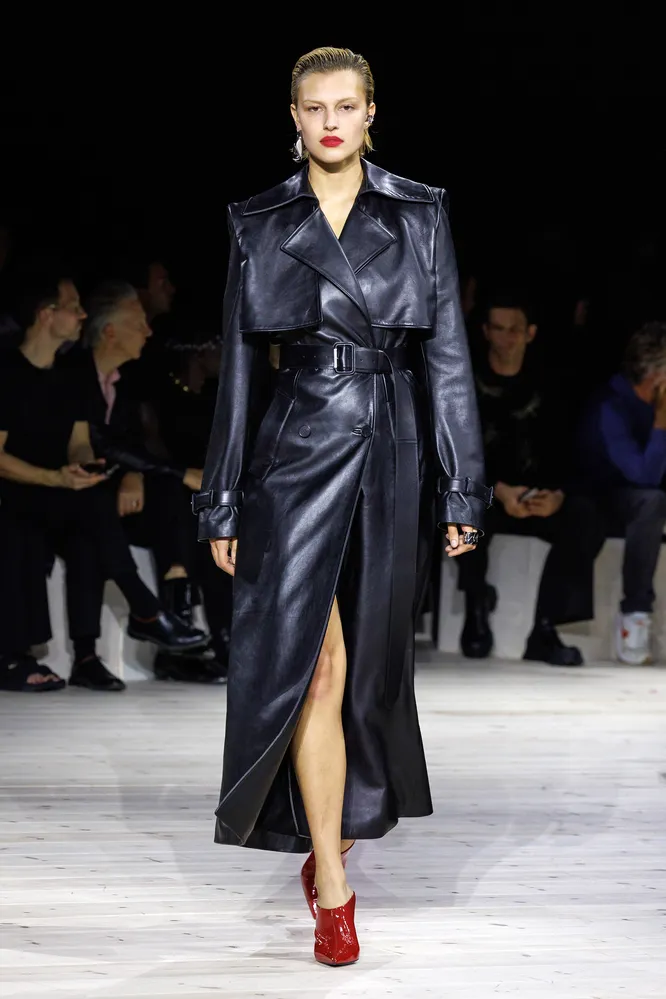 Alexander McQueen весна-лето 2024 Alexander McQueen весна-лето 2024