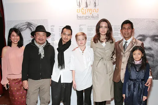 Анджелина Джоли с детьми и гости вечера