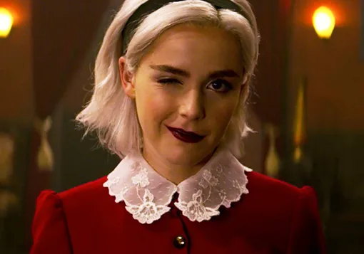 Кадр из сериала «Леденящие душу приключения Сабрины» Кадр из сериала «Круэлла»