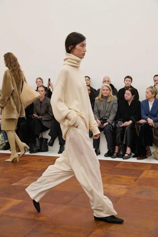 Totême осень-зима 2025/26 Totême осень-зима 2025/26