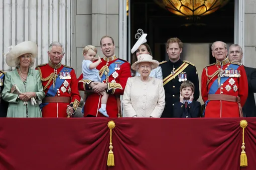 Британская королевская семья на балконе Букингемского дворца