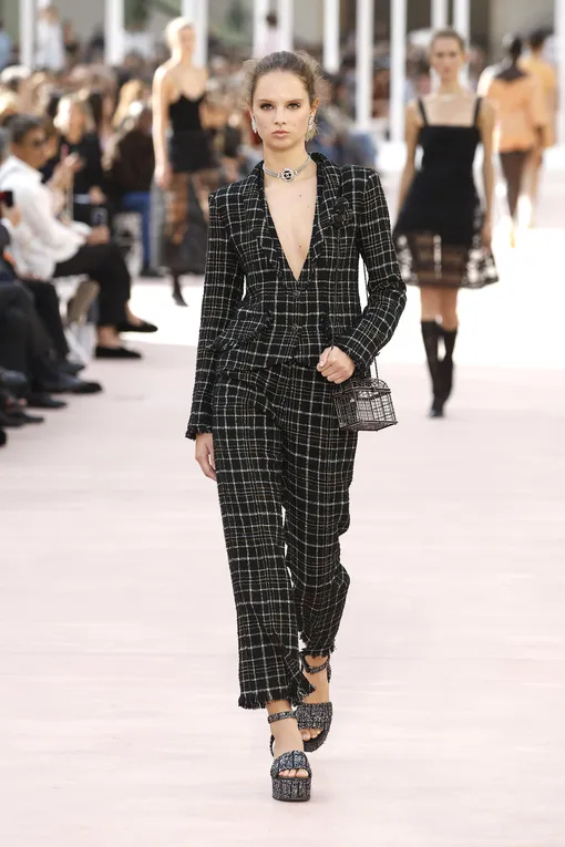 Chanel весна-лето 2025