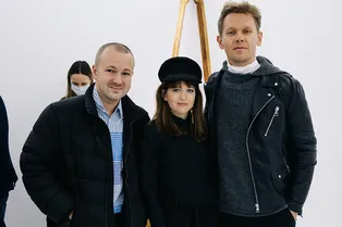 Гоша Рубчинский и Федор Павлов-Андреевич на открытии выставки Ники Нееловой