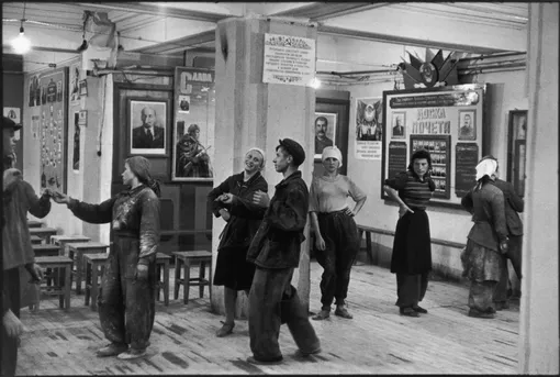 Рабочие в столовой. Москва. 1954 год
