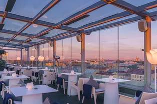 Лучшие селфи в Петербурге получаются с крыши Hotel Indigo St. Petersburg Tchaikovskogo