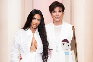 Ким Кардашьян показала, что такое внушительное декольте