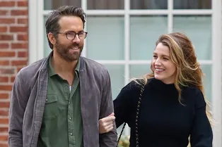 Ремень Gucci, сумка Chanel и «армейские» ботинки: Блейк Лайвли на прогулке с Райаном Рейнольдсом