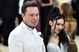 30-летняя Grimes нежно поздравила 47-летнего Илона Маска с днем рождения на русском языке