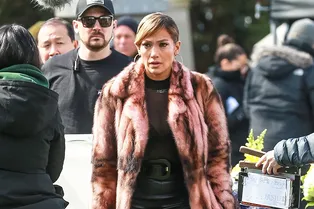 Прозрачный топ и умопомрачительно высокие каблуки: Дженнифер Лопес на съемках